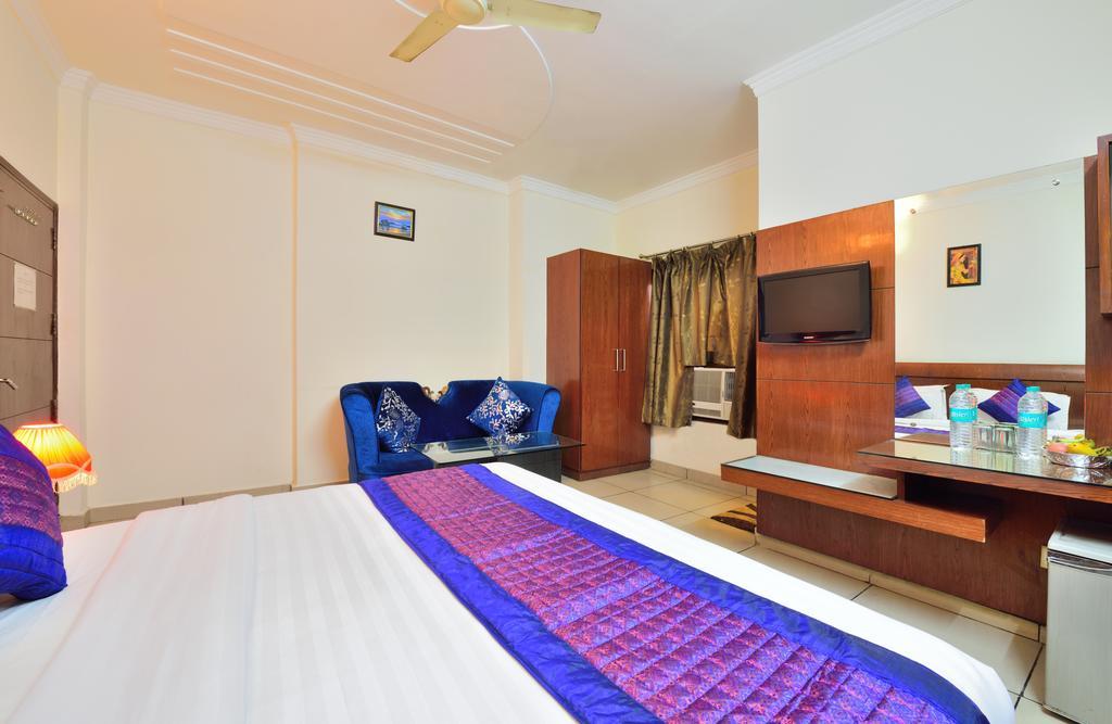Centra Inn Нью-Дели Экстерьер фото