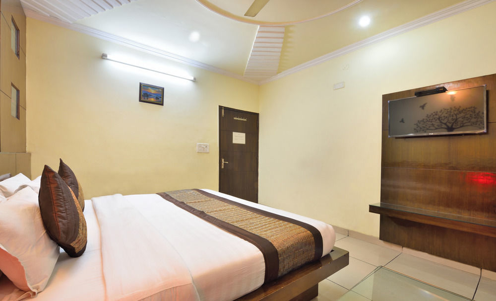 Centra Inn Нью-Дели Экстерьер фото